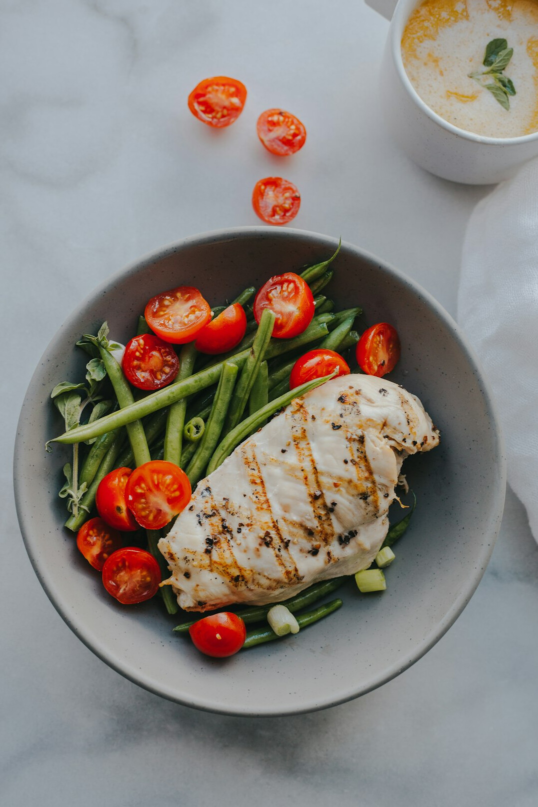 Plate of balanced healthy meal with vegetables and protein